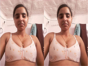 Desi bhabhi gets naughty and shows off her body in exclusive video