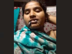 Watch a sexy Bengali bhabhi in a village video call