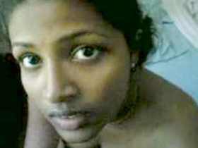 Srilankan woman performs oral sex