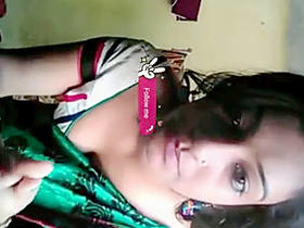 Reema's live chat with her boyfriend turns into a steamy seduction session