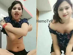 Tarni, the Indian beauty, teases her guy by revealing her belly button