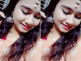 Busty Indian girl reveals her assets in exclusive video