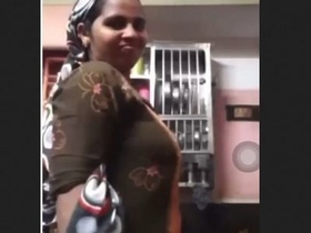 Malayali bhabhi flaunts her breasts on video call