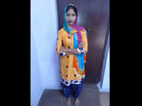 Indian bhabhi gets fucked by her husband's friend in a village