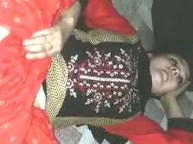 Indian pussy gets fucked in a steamy video