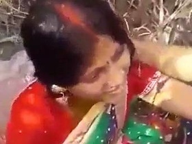 Desi couple enjoys outdoor sex in wild video