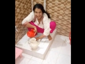 Desi Aunty pees during sex
