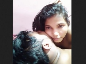 Cute Indian girl gives a blowjob and gets fucked in MMS clip