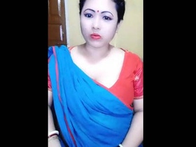 Village aunty with big breasts performs live on Tango
