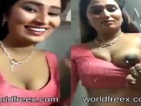 Tamil girl's big boobs and sexy tamil boobs in a chess video