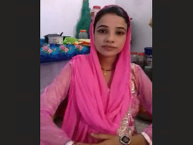 Muslim bhabhi enjoys rough sex in MMS video