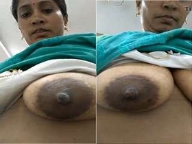 Desi college girl shows off her big boobs in hot video