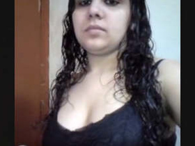 Girl takes nude selfie in car for boyfriend