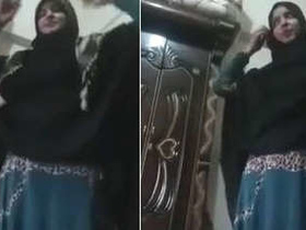 Pakistani amateur's XXX boobs on display in homemade video