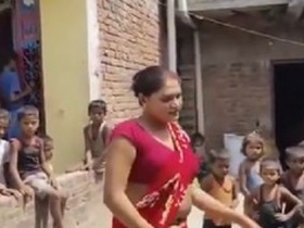 Watch a stunning hijra in action with this hot dance video