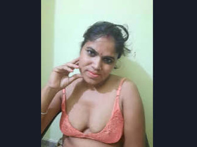 Sexy Indian housewife pleasuring herself