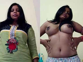 Desi beauty reveals her breasts and squeezes them