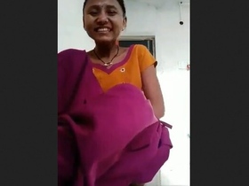 Desi bhabhi reveals her intimate parts in a video