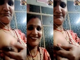 Desi bhabhi flaunts her big boobs in MMS video