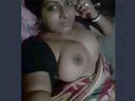 Indian girl flaunts her breasts and pussy in a naughty video