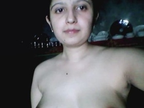 Pakistani girl takes nude selfies in the shower