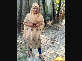 Cute Bengali girl reveals her intimate parts