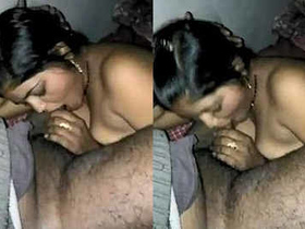 Indian spouse Ajitha performs oral sex on her male companion