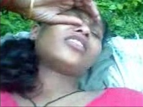 Desi bhabhi gets her hairy pussy fucked hard