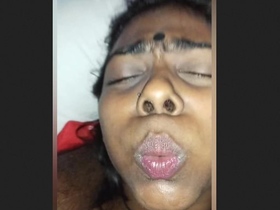 Indian bhabhi takes a hard cock in her mouth