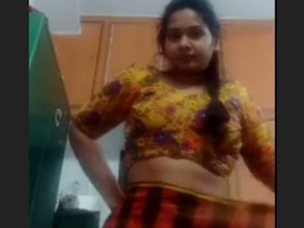 Cute tamil girl shows off her naked brushing hand and pussy