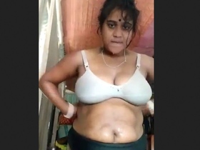 Bhabhi's tanker runs dry in this unsatisfying video