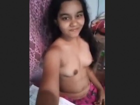 Desi teen girl shows off her body in a steamy video