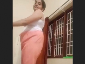 Attractive and discontented bhabhi seeks satisfaction
