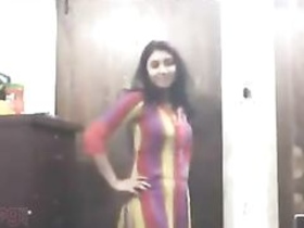 Big boobs babe from Hyderabad pleasures herself with fingers
