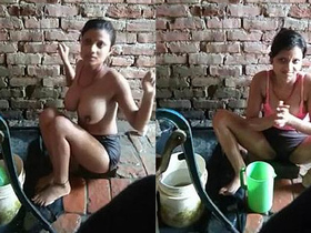 Indian woman has live chat with boyfriend while taking a bath