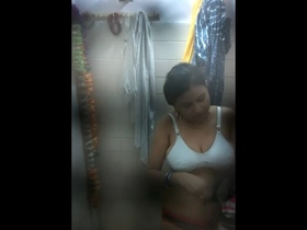 Indian Bhabhi's homemade MMS collection