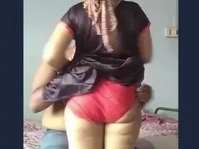 Desi sister's sexy butt gets attention in erotic video
