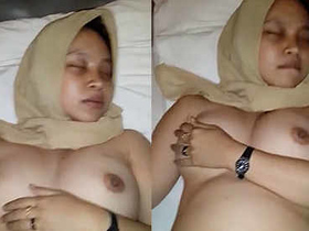 Hijabi teen gets naughty and wild in this hairy sex video