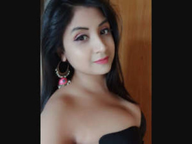 Indian college student flaunts her body in a steamy video