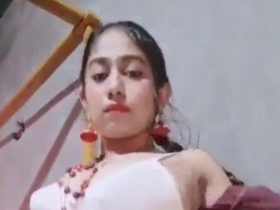 Cheating wife strips sari and goes naked for a steamy video