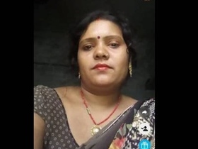 Nidhi's sensual performance on Tango