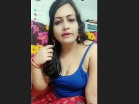 Bhabi from India performs seductive tango in live video