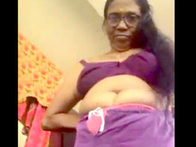 Indian mature woman sensually swaps her clothing
