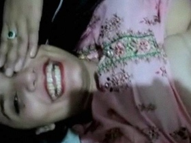 Karachi auntie flaunts her nude body in a video