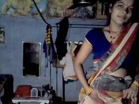 Desi bhabi flaunts her hot pussy in village video