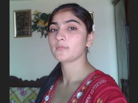 A stunning Pakistani girl's MMS with explicit content