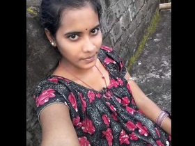 Village bhabi with a pretty face and a sexy body