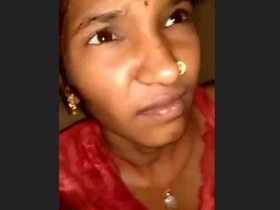 Desi village bhabi takes anal strapon in video