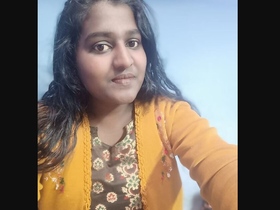 Tamil aunty takes a bath in her dressing gown