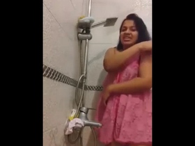 Hot Tamil girl gets naked in the bathtub